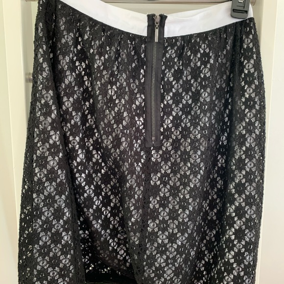 KENSIE Black Lace Over White Short Skirt - Picture 3 of 6